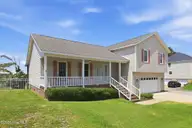 907 Oak Drive, Morehead City, NC 28557 — 3-bedroom home in Northwoods, Morehead City, NC, photo 15 of 64: 15-web-or-mls-IMG_4323