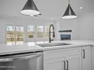 293 E Ivybridge Drive, Hubert, NC 28539 — 4-bedroom waterfront home in Kingsbridge II, Hubert, NC, photo 15 of 51: Kitchen