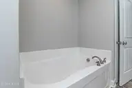 313 Aaron'S Place, Goldsboro, NC 27530 — 4-bedroom home in Aaron's Place, Goldsboro, NC, photo 21 of 34: 9-A-MasterBath-Tub