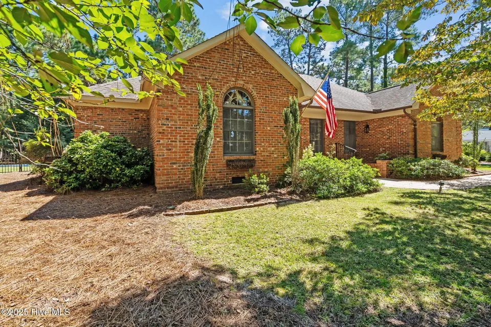665 Donald Ross Drive, Pinehurst, NC 28374 — 4-bedroom home in Mineral Springs, Pinehurst, NC, photo 1 of 60: 2-web-or-mls-DSC07014