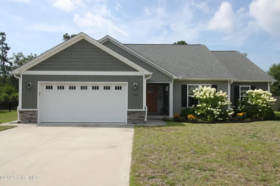 218 Patriot Drive, Newport, NC 28570 — 3-bedroom home in Heritage Pointe, Newport, NC, photo 1 of 33: IMG_4543