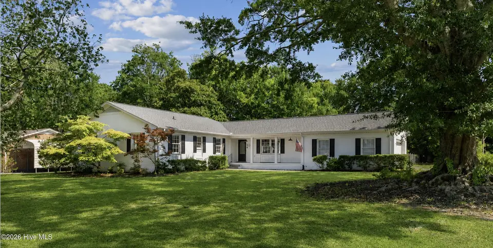 914 Greenhowe Drive, Wilmington, NC 28409 — 5-bedroom home in Pine Valley Estates, Wilmington, NC, photo 1 of 48