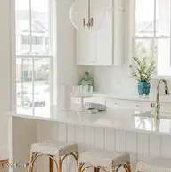 206 S Charlotte Street, Washington, NC 27889 — 3-bedroom waterfront home in Moss Landing, Washington, NC, photo 7 of 16: Moss Landing Interior