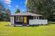 1218 Ferndale Lane, Kinston, NC 28501 — 2-bedroom home in Greenmeade, Kinston, NC, photo 1 of 27: 01-1218 Ferndale Ln-1