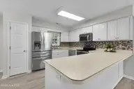 124 Leonard Drive, New Bern, NC 28560 — 4-bedroom home in The Oaks, New Bern, NC, photo 4 of 27