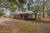 214 Shoreline Drive, New Bern, NC 28562 — 4-bedroom waterfront home in River Bend, New Bern, NC, photo 5 of 53: 4-web-or-mls-DSC_0919