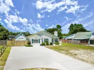 622 Sand Ridge Road, Hubert, NC 28539 — 3-bedroom home in Queens Creek, Hubert, NC, photo 5 of 44
