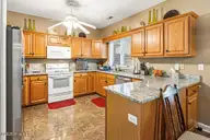 654 Redwood Drive, Southern Pines, NC 28387 — 2-bedroom townhome in Knlwd Vlg, Southern Pines, NC, photo 14 of 39: 654 Redwood Dr-LR-JFP-14