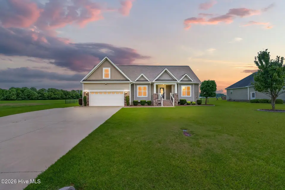 210 Willowbrook Drive, Pikeville, NC 27863 — 4-bedroom home in Willowbrook, Pikeville, NC, photo 1 of 50: 1-web-or-mls-DSC07321 - D2D