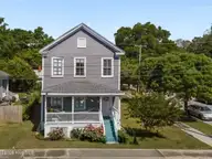 402 Dunn Street, New Bern, NC 28560 — 3-bedroom home in Riverside Historic, New Bern, NC, photo 1 of 49: 402 Dunn Street