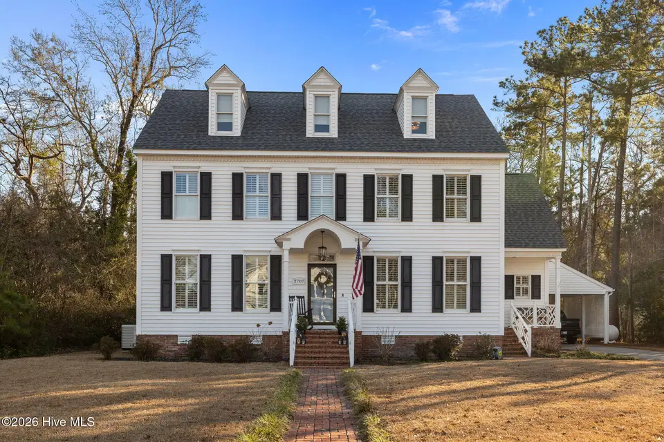 2707 E Fairway Road, Morehead City, NC 28557 — 4-bedroom home in Country Club East, Morehead City, NC, photo 1 of 61: Welcome to 2707 E Rairway