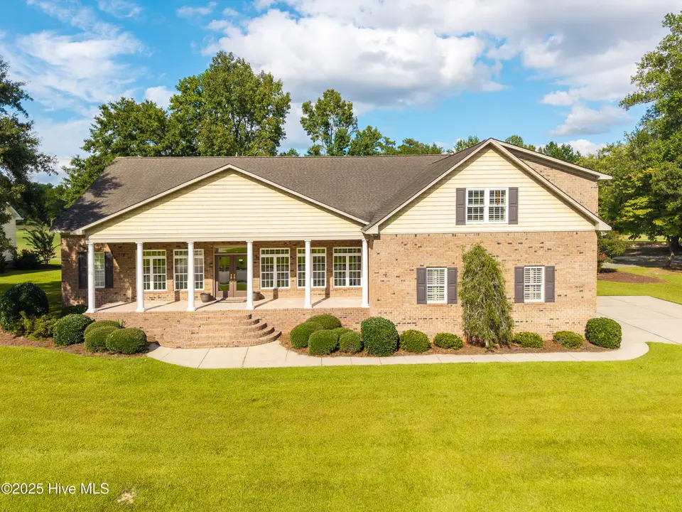 906 Taberna Circle, New Bern, NC 28562 — 4-bedroom home in Taberna, New Bern, NC, photo 1 of 34: 906 Taberna Circle, New Bern, NC 28562
