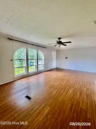 804 Maynard Boulevard, Jacksonville, NC 28546 — 4-bedroom manufactured home in Maynard Manor, Jacksonville, NC, photo 6 of 39: unnamed (27)