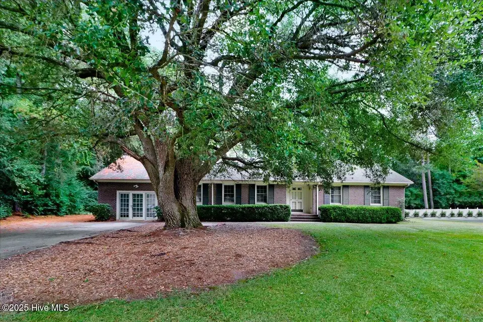 2407 Sparre Drive, Kinston, NC 28504 — 3-bedroom home in Sherwood Forest, Kinston, NC, photo 1 of 48: 01-2407 Sparre Dr-1