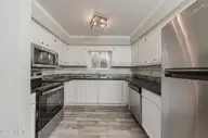 97 Quarterdeck, New Bern, NC 28562 — 3-bedroom townhome in River Bend, New Bern, NC, photo 8 of 71: Kitchen