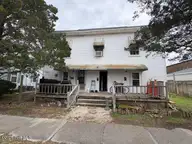 106 N 9th Street, Morehead City, NC 28557 — 6-bedroom home, Morehead City, NC, photo 1 of 32: IMG_5549