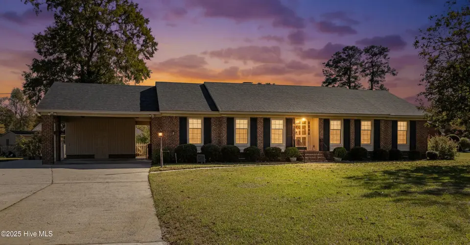 3002 Johnson Street, Kinston, NC 28504 — 3-bedroom home in Sedgefield Forest, Kinston, NC, photo 1 of 33: IMG_0001