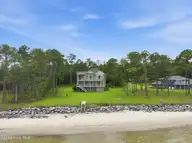 486 Sandy Point Drive, Beaufort, NC 28516 — 4-bedroom waterfront home in Sandy Point, Beaufort, NC, photo 2 of 71: 6-web-or-mls-486 Sandy Point Dr 006