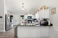 402 Satterfield Drive, New Bern, NC 28560 — 4-bedroom home in Satterfield, New Bern, NC, photo 11 of 42: 11-web-or-mls-0C0A1579_edit