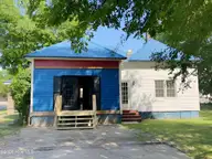 301 S Wilson Street, Fremont, NC 27830 — 1-bedroom home, Fremont, NC, photo 7 of 40: IMG_1581