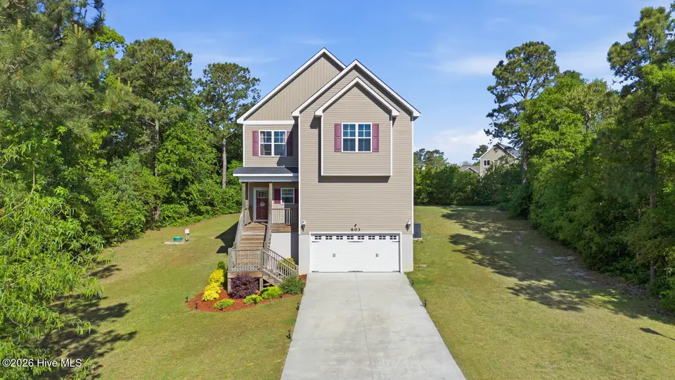 603 Mayapple Lane, Hubert, NC 28539 — 4-bedroom home in Vista Cay Village, Hubert, NC, photo 1 of 39: mayapple-1