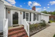 2565 Irvin Drive, Kinston, NC 28504 — 3-bedroom home in Castle Oaks, Kinston, NC, photo 3 of 37: 12-2565 Irvin Dr-12