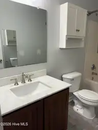 102 Dockside Drive, Jacksonville, NC 28546 — 4-bedroom waterfront home in Hunters Creek, Jacksonville, NC, photo 23 of 33: guest bath