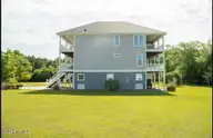 132 Riverwalk Lane, Jacksonville, NC 28540 — 3-bedroom waterfront home in Riverwalk Landing, Jacksonville, NC, photo 7 of 69: IMG_6217