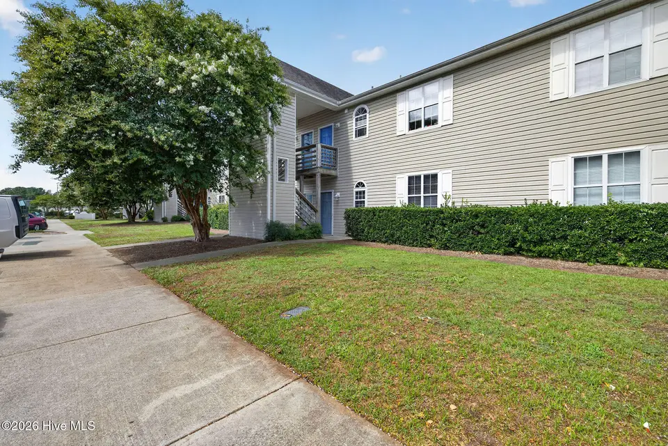 719 Bragg Drive Apt B, Wilmington, NC 28412 — 2-bedroom condo in Hampton Place, Wilmington, NC, photo 1 of 32