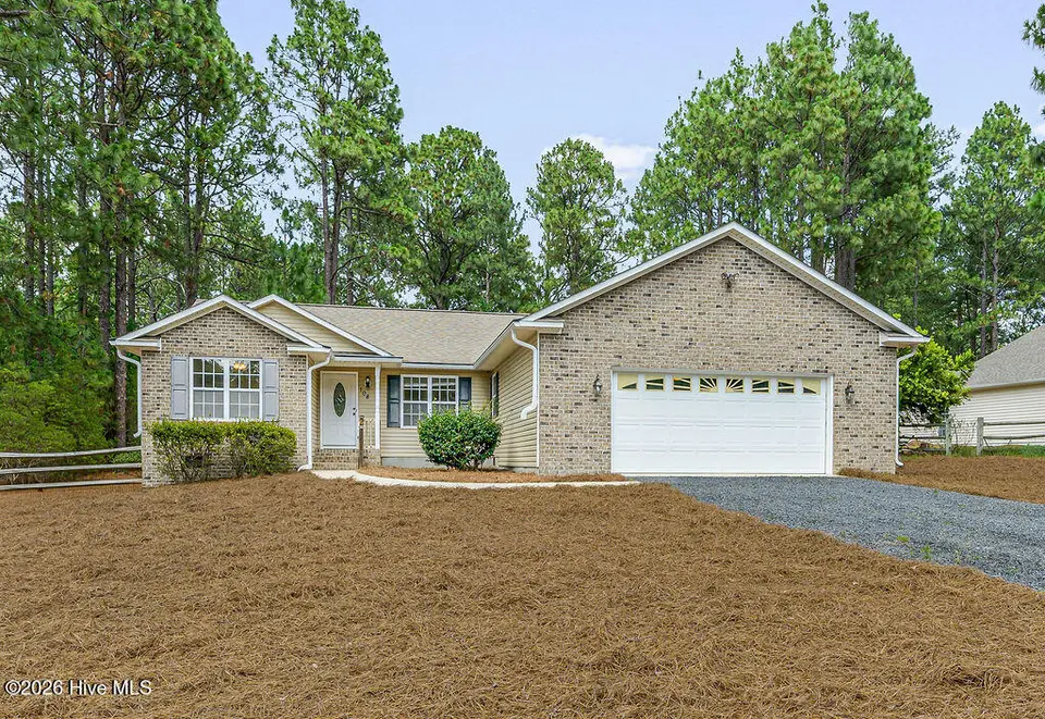 108 Brandywine Drive, Seven Lakes, NC 27376 — 3-bedroom home in Seven Lakes North, Seven Lakes, NC, photo 1 of 33: 260709-108BrandywineCt.-1607-3
