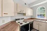 4210 Wilshire Boulevard 102-B, Wilmington, NC 28403 — 2-bedroom condo in Courtyard, Wilmington, NC, photo 6 of 20