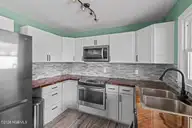 916 Bern Street, New Bern, NC 28560 — 3-bedroom home, New Bern, NC, photo 5 of 40: beyc66e846b9b5670