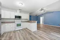 128 Bermuda View, New Bern, NC 28560 — 3-bedroom waterfront home in Carolina Pines, New Bern, NC, photo 15 of 42: Kitchen