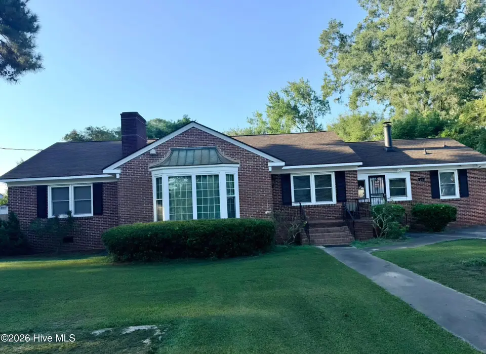 1210 Meadowood Drive, Kinston, NC 28501 — 4-bedroom home in Perry Park Extension, Kinston, NC, photo 1 of 41: Front of house