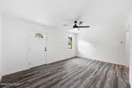 910 Simmons Street, New Bern, NC 28560 — 2-bedroom home, New Bern, NC, photo 7 of 26: 9-web-or-mls-0C0A5092 - Copy