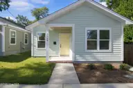 1910 Oak Street, Wilmington, NC 28401 — 3-bedroom home in Sunset Park, Wilmington, NC, photo 1 of 24: 23-web-or-mls-DSC03756