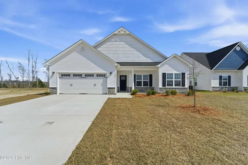 120 Sanctuary Street, Jacksonville, NC 28546 — 4-bedroom home in The Vineyards, Jacksonville, NC, photo 1 of 27: DSC02998