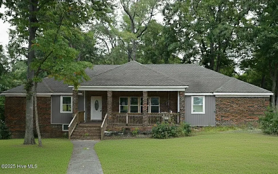 1103 Vance Drive, Tarboro, NC 27886 — 4-bedroom home in West Hills, Tarboro, NC, photo 1 of 25: Front