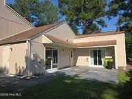 114 Quarterdeck, New Bern, NC 28562 — 2-bedroom townhome in River Bend, New Bern, NC, photo 2 of 32