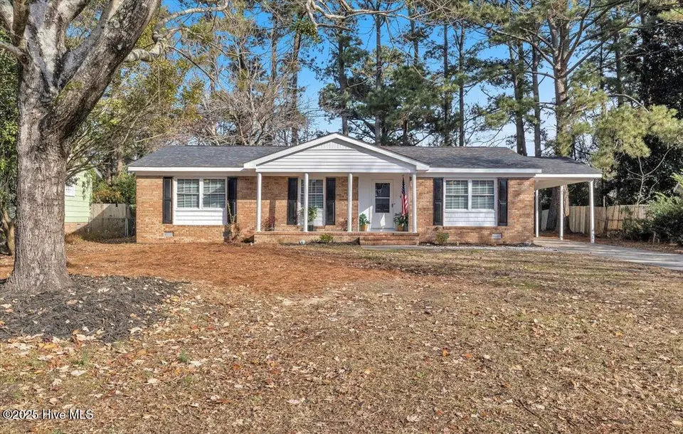 122 Carolina Circle, Jacksonville, NC 28546 — 4-bedroom home in Brynn Marr, Jacksonville, NC, photo 1 of 43: 01-Final 122 Carolina Cir Jacksonville-R