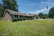 217 Pinewood Drive, New Bern, NC 28562 — 3-bedroom home in River Bend, New Bern, NC, photo 10 of 53: 21-217_pinewood-53