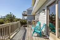 7122 Ocean Drive, Emerald Isle, NC 28594 — 4-bedroom waterfront home in Dogwood Acres, Emerald Isle, NC, photo 5 of 54: 48-web-or-mls-1S3A3292