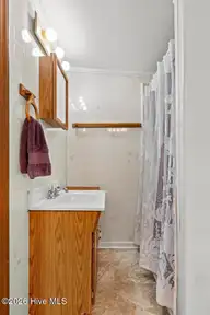 2828 Easy Street, Newport, NC 28570 — 3-bedroom home in Village Heights, Newport, NC, photo 20 of 31: 1st Bath