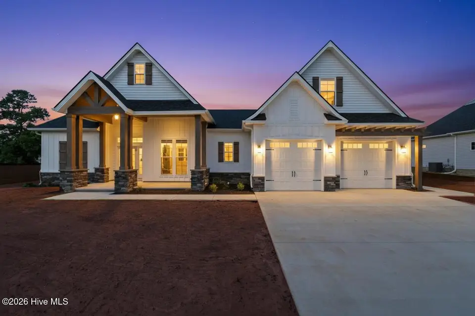 914 Maggie Lane, Elizabeth City, NC 27909 — 4-bedroom waterfront home in Newbegun Land, Elizabeth City, NC, photo 1 of 4: Front of Home