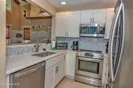 23 Ibis Roost, Bald Head Island, NC 28461 — 3-bedroom home in Ibis Roost, Bald Head Island, NC, photo 16 of 40: Kitchen