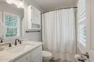 7 Bermuda Greens, Pine Knoll Shores, NC 28512 — 2-bedroom waterfront condo in Bermuda Greens, Pine Knoll Shores, NC, photo 21 of 50: Principal Bath