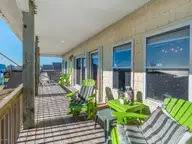 1016 Ocean Boulevard, Topsail Beach, NC 28445 — 4-bedroom waterfront home in New Topsail Beach, Topsail Beach, NC, photo 7 of 42: 07-large-2000px