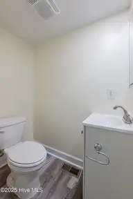 622 Walnut Drive, Jacksonville, NC 28540 — 3-bedroom home in Kenwood Extension, Jacksonville, NC, photo 16 of 59: Downstairs half bath