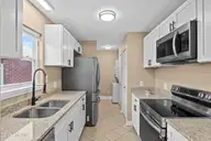 118 S 13th Street, Wilmington, NC 28401 — 3-bedroom waterfront home in Castle Dock, Wilmington, NC, photo 17 of 37: 118 S 13 15_kitchen