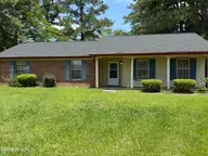 207 E Willowood Lane, Jacksonville, NC 28546 — 3-bedroom home in Brynn Marr, Jacksonville, NC, photo 1 of 11: 207 E Willowood